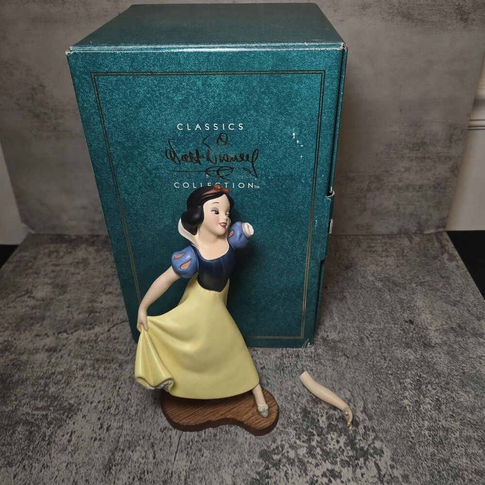 WDCC Snow White "The Fairest One of All" Figurine Walt Disney Classic